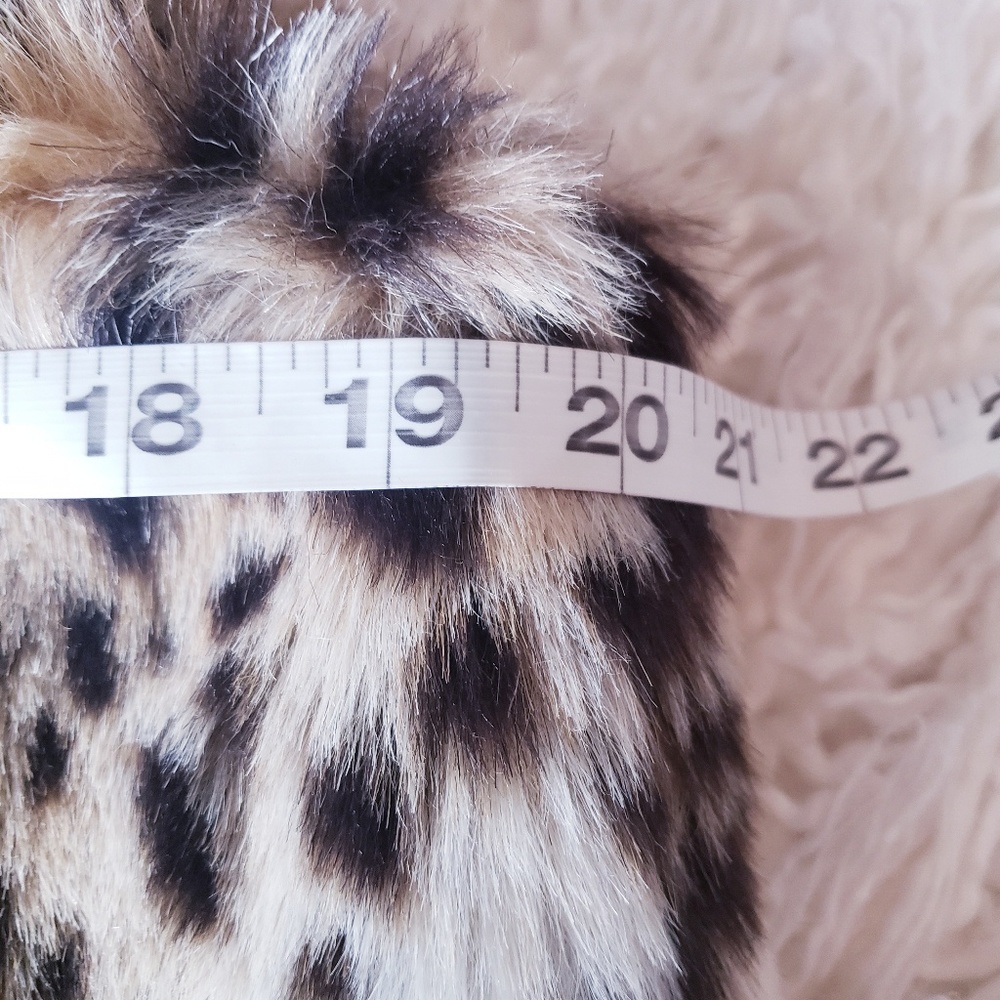 Reversible Leopard and Black Vest Jacket - Picture 7 of 8